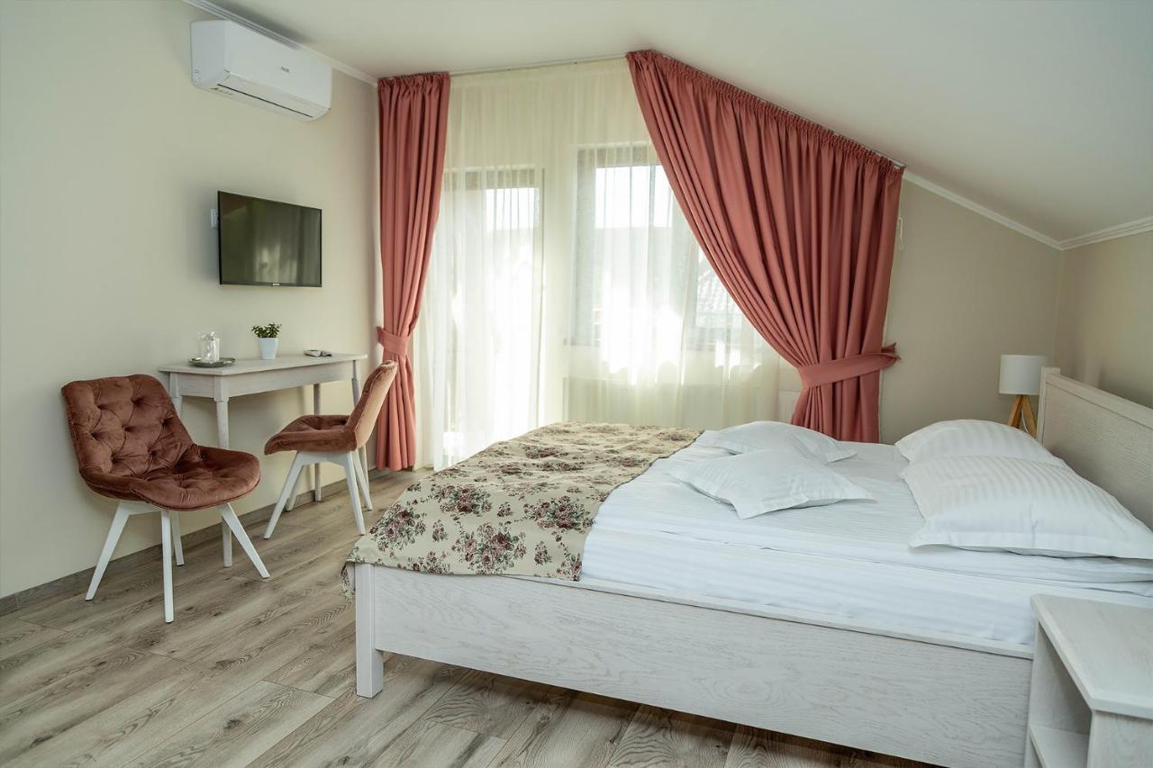 Pensiunea Casablanca Reghin Esterno foto
